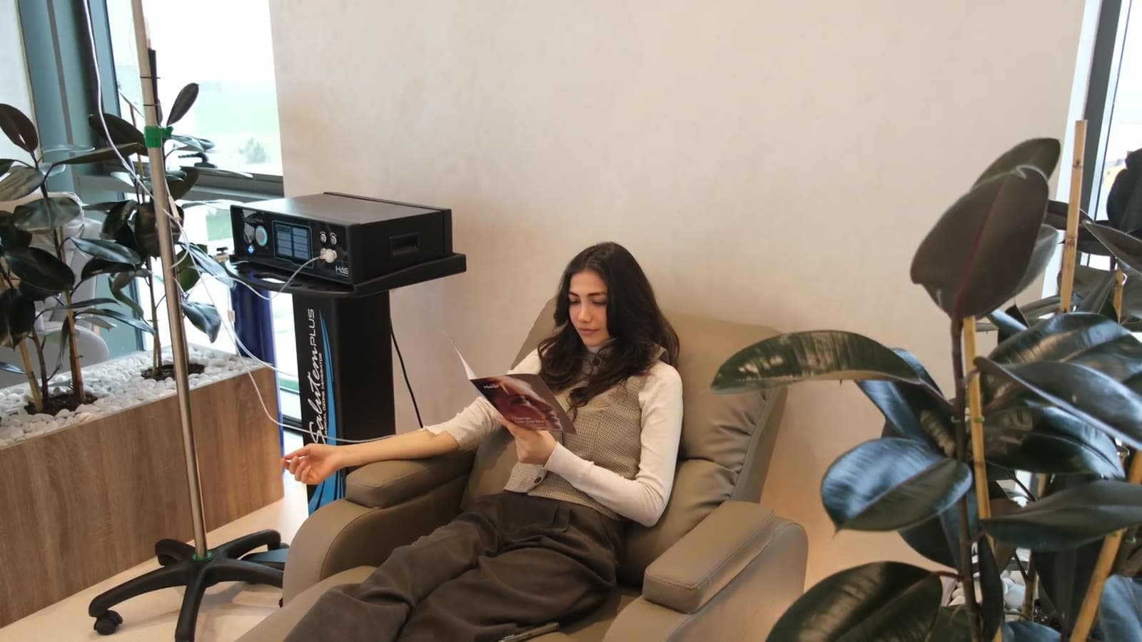 Hekim gözetiminde IV uygulama salonu